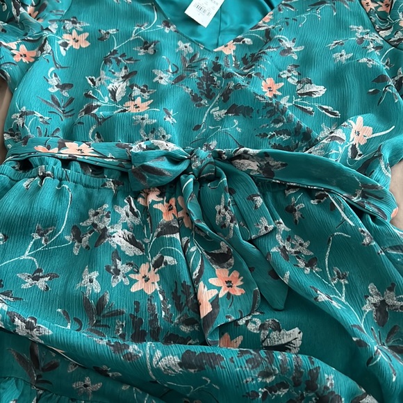 Floral Elastic Waist Ruffle Hem Mini Dress from Express ✨✨ Brand New - Picture 3 of 8